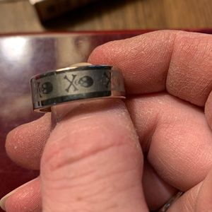 Skull and cross bones sterling silver ring